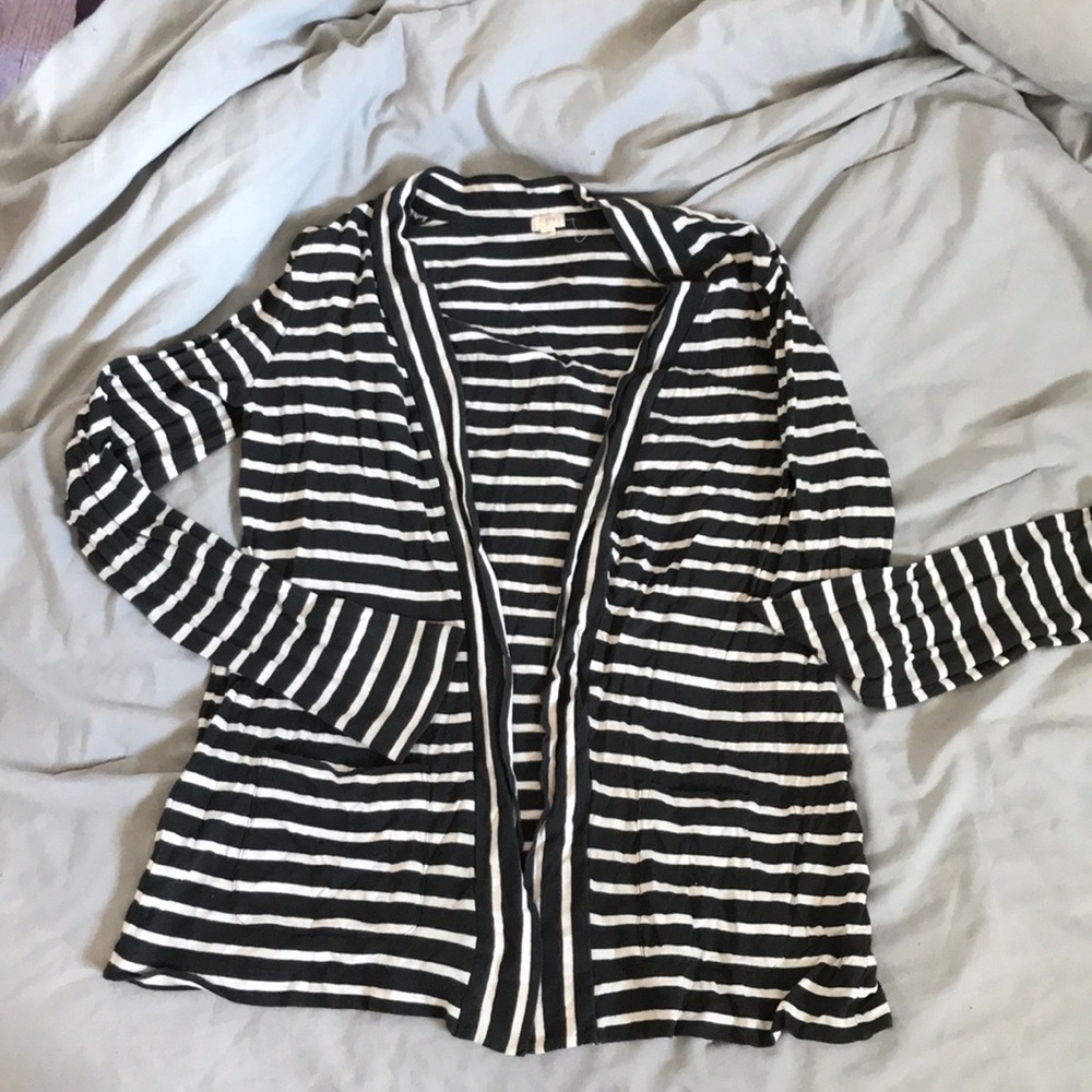 Great and white striped cardigan